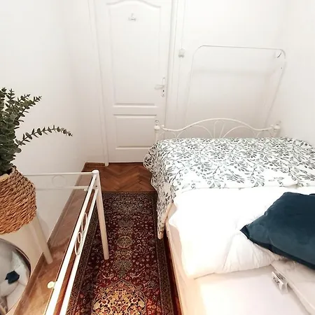 Old Town - 5 Bedrooms Soltyka Street *