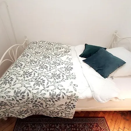 Old Town - 5 Bedrooms Soltyka Street *