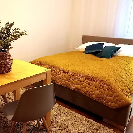 Old Town - 5 Bedrooms Soltyka Street * Krakow