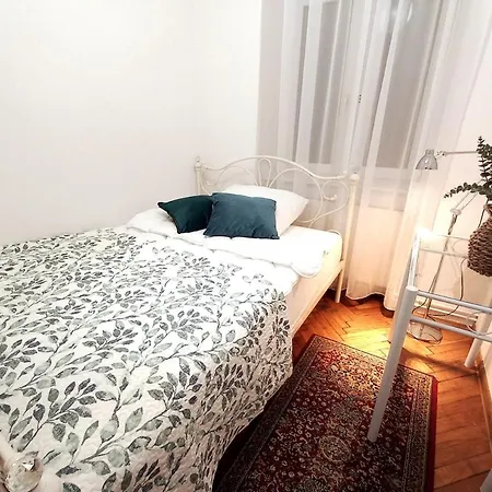 Old Town - 5 Bedrooms Soltyka Street *