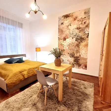 Apartment Old Town - 5 Bedrooms Soltyka Street *