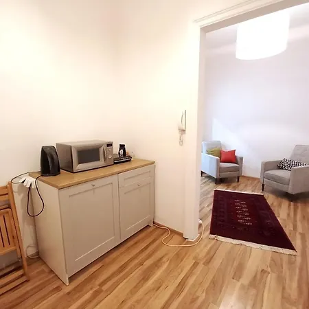 Old Town - 5 Bedrooms Soltyka Street * Krakow
