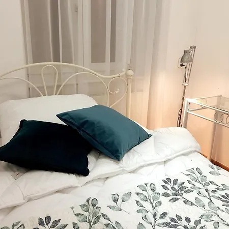 Old Town - 5 Bedrooms Soltyka Street Apartment Krakow