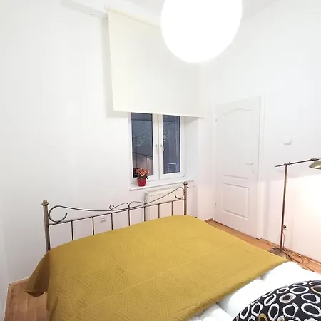 Old Town - 5 Bedrooms Soltyka Street * Krakow