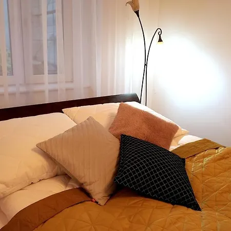 Old Town - 5 Bedrooms Soltyka Street Apartment