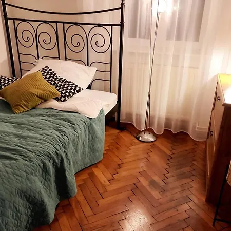 Old Town - 5 Bedrooms Soltyka Street Apartment *