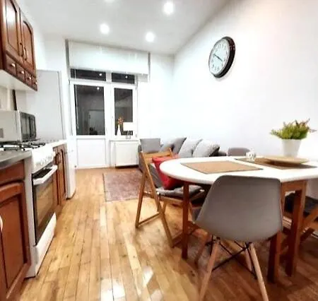 Old Town - 5 Bedrooms Soltyka Street *