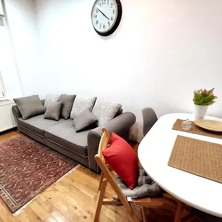 Old Town - 5 Bedrooms Soltyka Street Apartment *