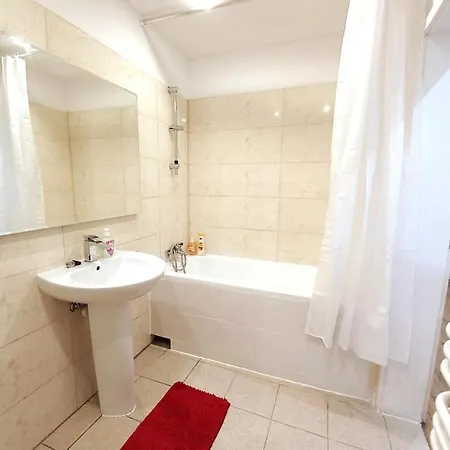 Old Town - 5 Bedrooms Soltyka Street Apartment Krakow