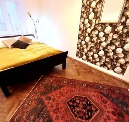 Old Town - 5 Bedrooms Soltyka Street *