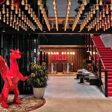 Radisson Red & Radisson Red Apartments, 4*