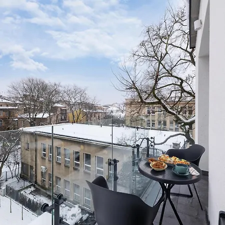Apartment Klimatyzowane W Centrum Krakowa Z Parkingiem I Biurkiem By Renters Prestige