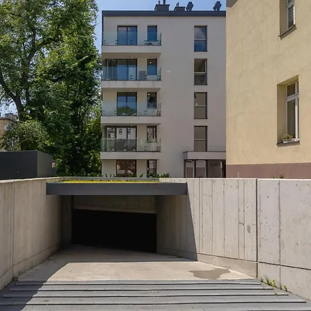 Apartment Klimatyzowane W Centrum Krakowa Z Parkingiem I Biurkiem By Renters Prestige Krakow