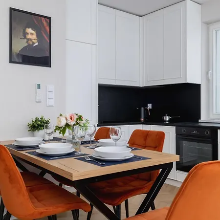 Klimatyzowane W Centrum Krakowa Z Parkingiem I Biurkiem By Renters Prestige Apartment