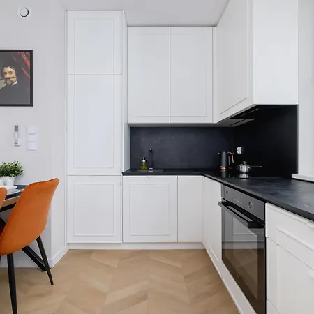 Klimatyzowane W Centrum Krakowa Z Parkingiem I Biurkiem By Renters Prestige Apartment