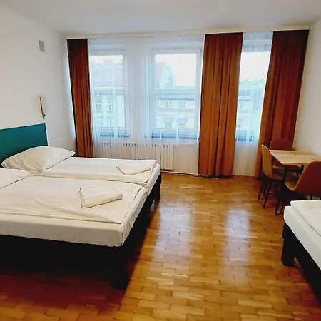 Korona Hotel *
