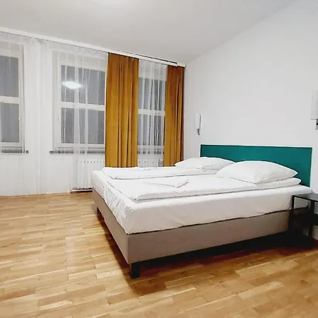 Korona Hotel *