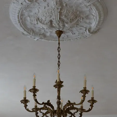 Le Jardin - Classy, Elegant In The Center *