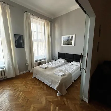 Small Market Square - Old Town Apartment *