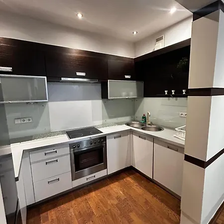 Silent Main Market Square Apartment