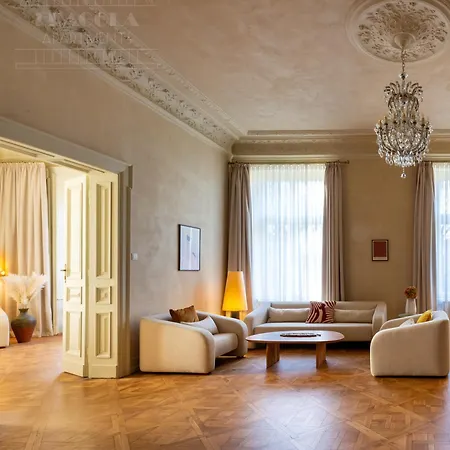 Fragola Old Town Apartment