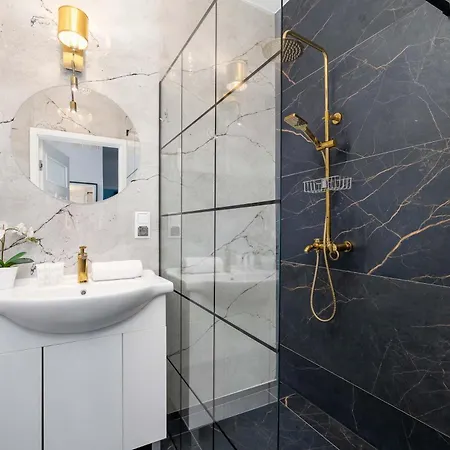 Modern And Bright With Air Conditioning & Parking By Renters Appartement