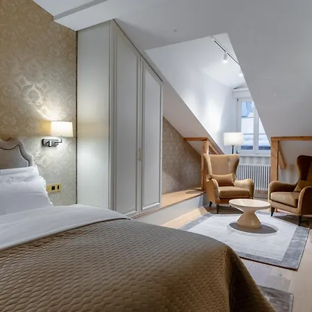 Unicus Palace Old Town - Destigo Hotel