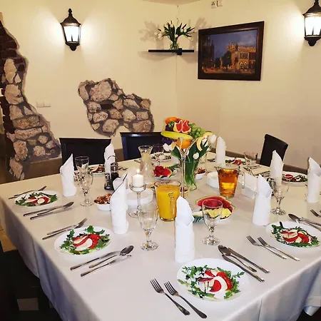 Dworek Zloty Rog I Restauracja Hotell Kraków