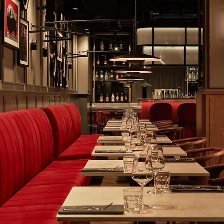 Radisson Red & Radisson Red Apartments, 4*