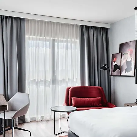 Radisson Red & Radisson Red Apartments, Hotel 4*