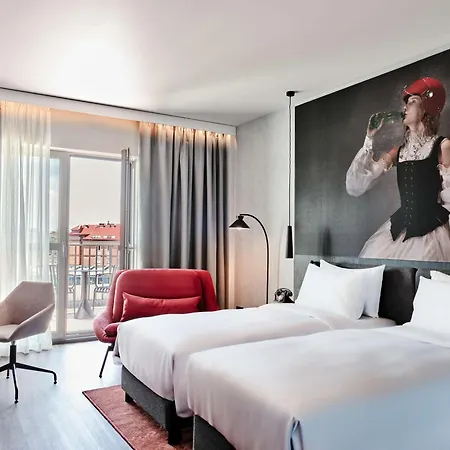 Radisson Red & Radisson Red Apartments, Hotel