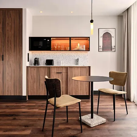 Radisson Red & Radisson Red Apartments, 4* Cracovie