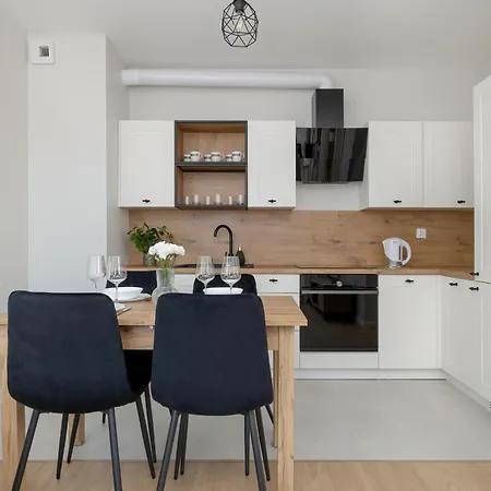 Bright Park Lotnikow Near Tauron Arena By Renters Apartment
