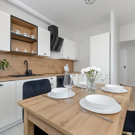 Apartment Bright Park Lotnikow Near Tauron Arena By Renters *