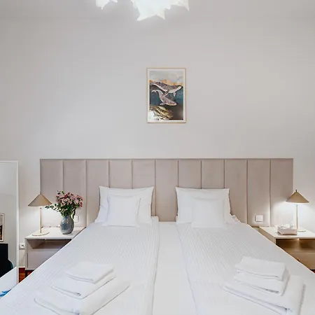 Tarlowska - Free Parking - Near Castle, Main Square & River - 3 Bedroom, Loggia, 2xtv 4k * Krakkó