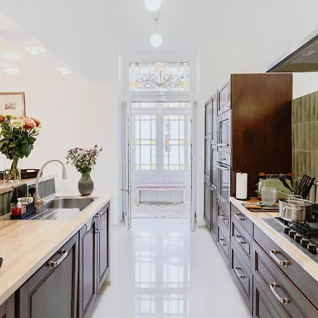 Tarlowska - Free Parking - Near Castle, Main Square & River - 3 Bedroom, Loggia, 2xtv 4k Krakkó