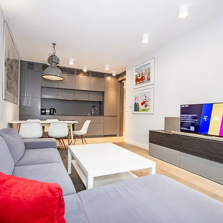 Family With 2 Bedrooms, Huge Balcony, Free Parking, 10 Minutes Walk To Main Square And Kazimierz District Apartament Kraków