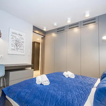 Family With 2 Bedrooms, Huge Balcony, Free Parking, 10 Minutes Walk To Main Square And Kazimierz District Kraków