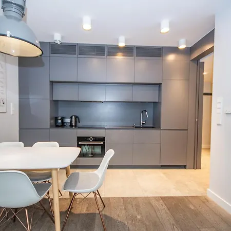 Family With 2 Bedrooms, Huge Balcony, Free Parking, 10 Minutes Walk To Main Square And Kazimierz District Apartament *