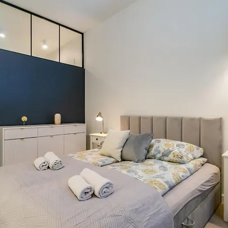 Lägenhet White Magnolia 4 Bedroom Premium And Parking Kraków