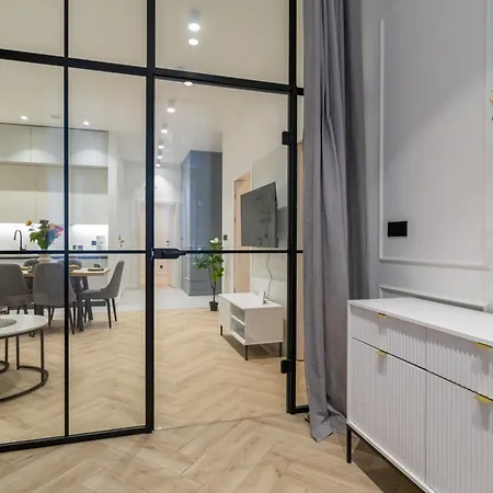 Lägenhet White Magnolia 4 Bedroom Premium And Parking Kraków