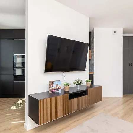Elegant With Parking Near Tauron Arena By Renters Cracovie