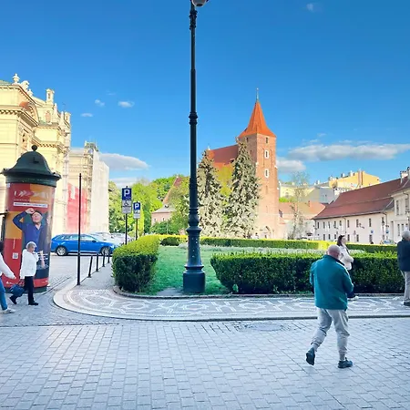With Separate Bedroom In The Heart Of Krakow, Market Square Apartament Kraków