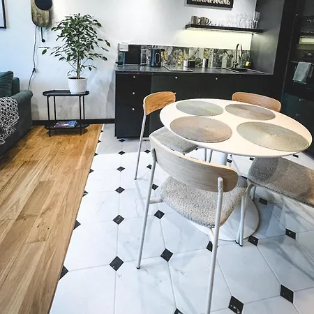 Appartement Stylish Asylum Quality, Quiet, Great Location