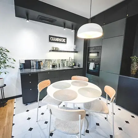 Stylish Asylum Quality, Quiet, Great Location Appartement