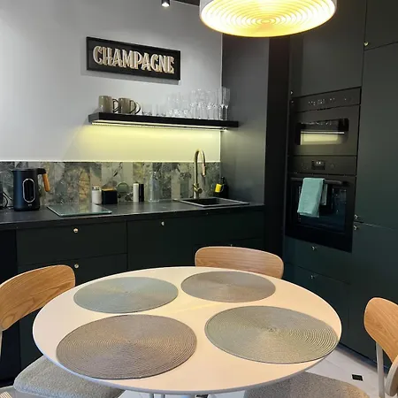 Stylish Asylum Quality, Quiet, Great Location Appartement *