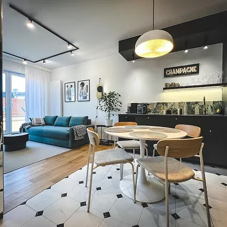 Appartement Stylish Asylum Quality, Quiet, Great Location *