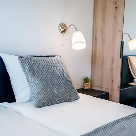 K&m Tauron Arena, Lema Apartment