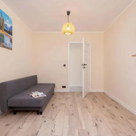 Spacious 2-bedroom In The Center Of Krakow's Kazimierz District By Renters Lägenhet