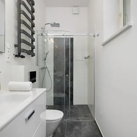 Charming With Desk In Downtown Cracow By Renters Krakow